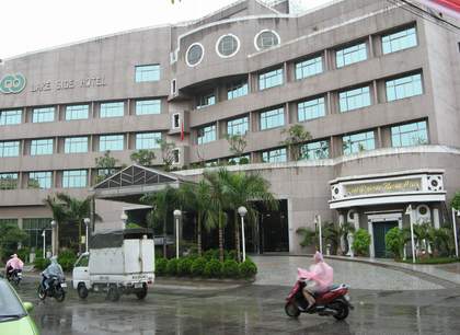 Khách sạn Lakeside Hà Nội